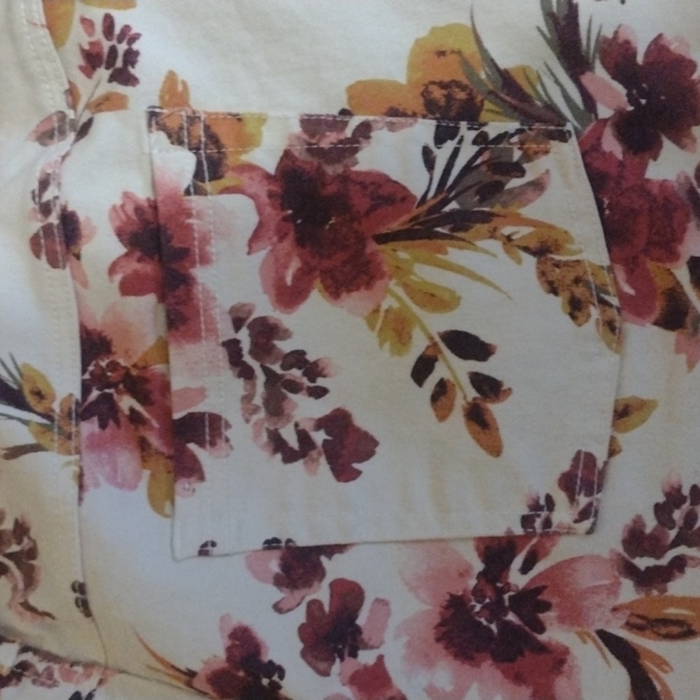 30W Denim 24/7 floral cropped capri pants - Picture 3 of 5